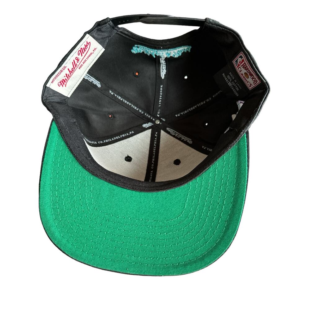 Charlotte Hornets 90s Style Script Mitchell & Ness Black Snapback Hat - Picture 5 of 5